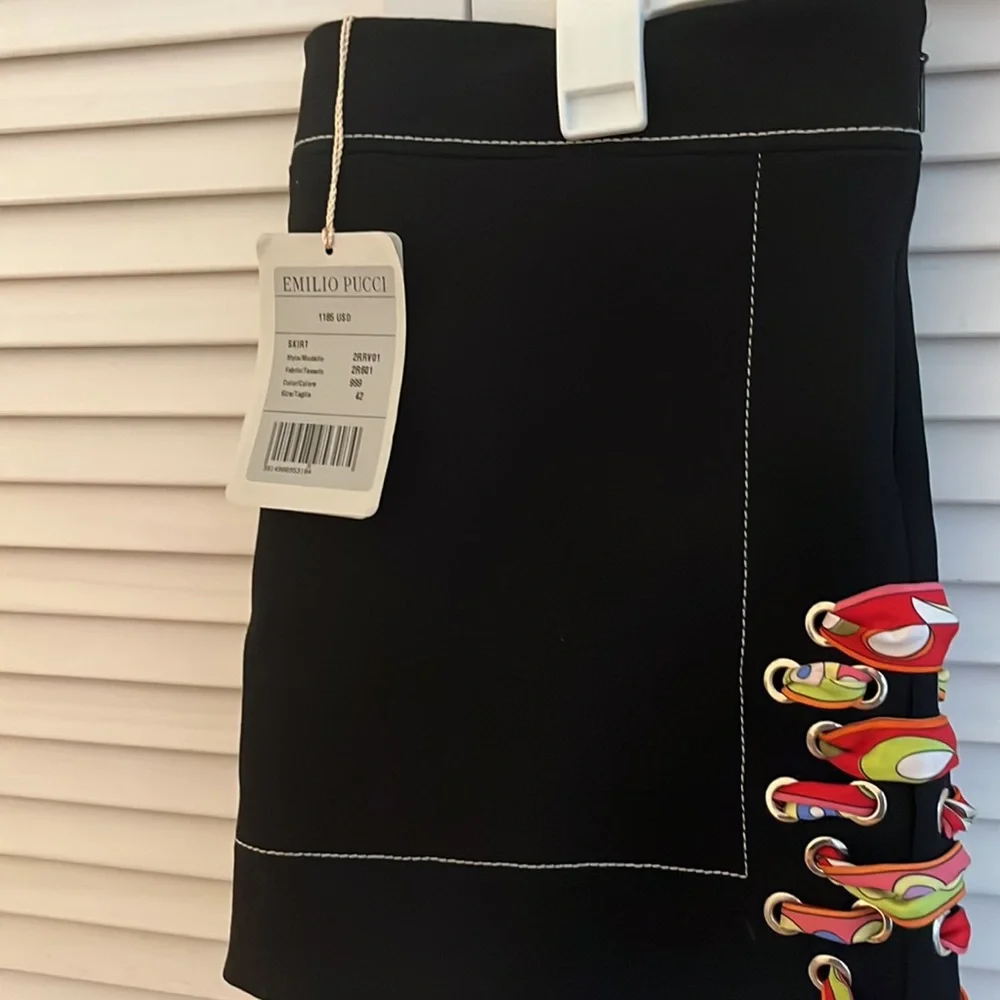 I’m selling an Emilio Pucci skirt brand new I can not fit - Picture 2 of 5